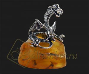 Статуэтка из серебра «Дракон» на янтаре