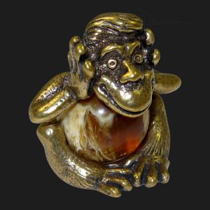 Янтарный сувенир обезьянка "Не слышу"