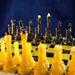 Шахматы из янтаря