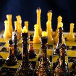 Шахматы из янтаря