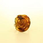 Кольцо из янтаря Роза