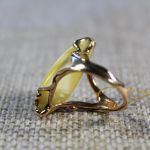 Кольцо из янтаря в золоте