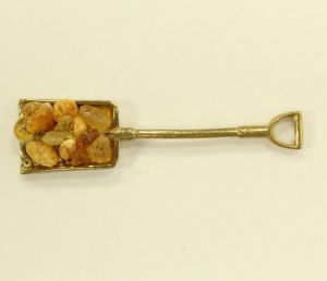 Сувенир Лопата кошельковая с янтарем
