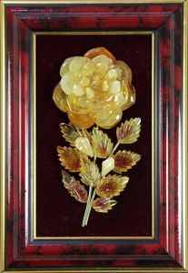 Сувенир янтарное панно Цветок с бутонами