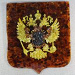 Сувенир янтарный герб РФ