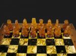 Шахматы из янтаря ручной работы