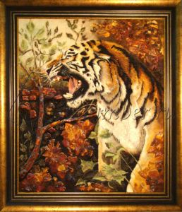 Картина из янтаря "Тигр злой"