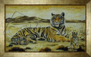 Картина из янтаря "Тигрица с тигрятами"